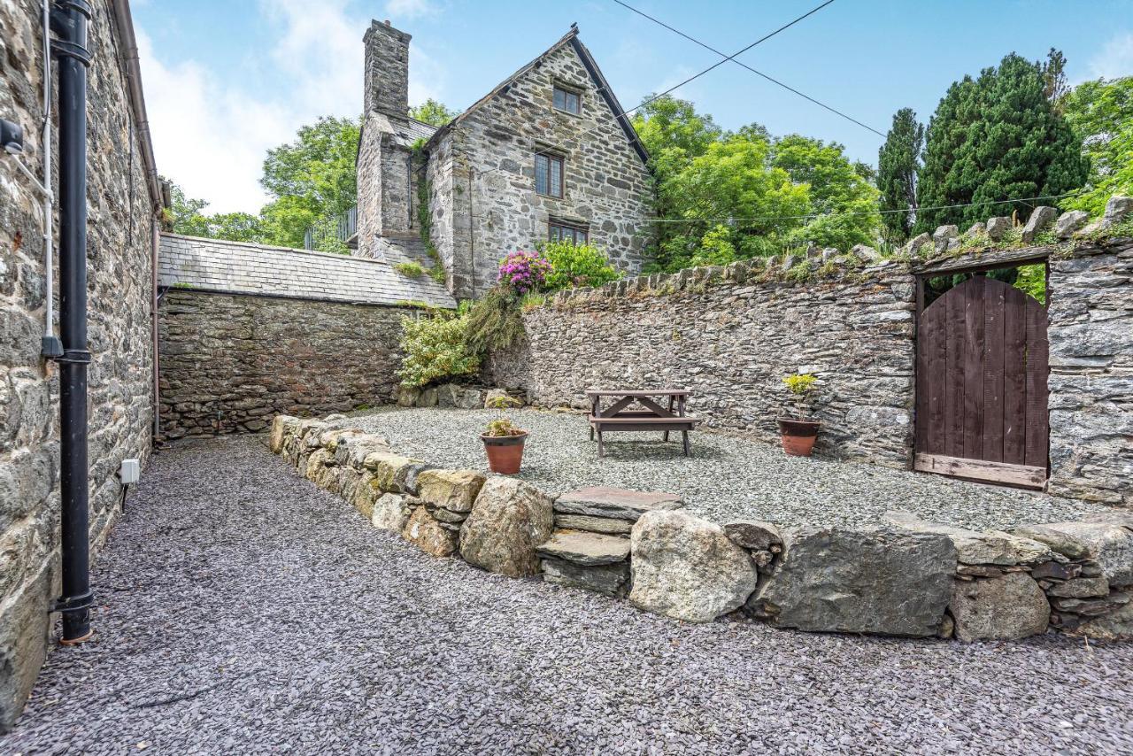 Waedog Bach Villa Llanfor Exterior photo