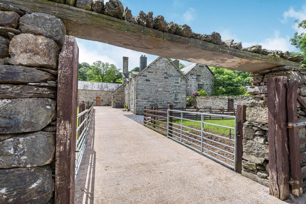Waedog Bach Villa Llanfor Exterior photo